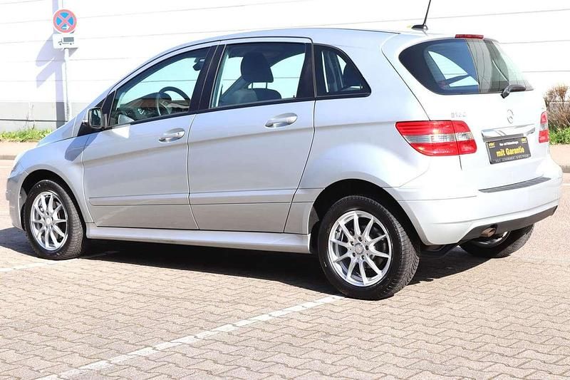 Gebraucht Mercedes B180 116 PS (85 kW) 2011 Polarsilber  metalliclack Van / Kleinbus