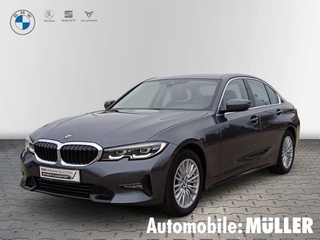 Grau Gebraucht 2021 BMW 318 Sport Line Limousine | 27.450 € (Fairer Preis) - Bild 1/4