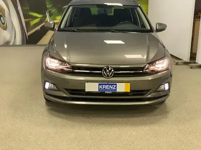 Gebraucht VW Polo Comfortline 116 PS (85 kW) 2021 Limestone grey metallic (metallic) Kleinwagen