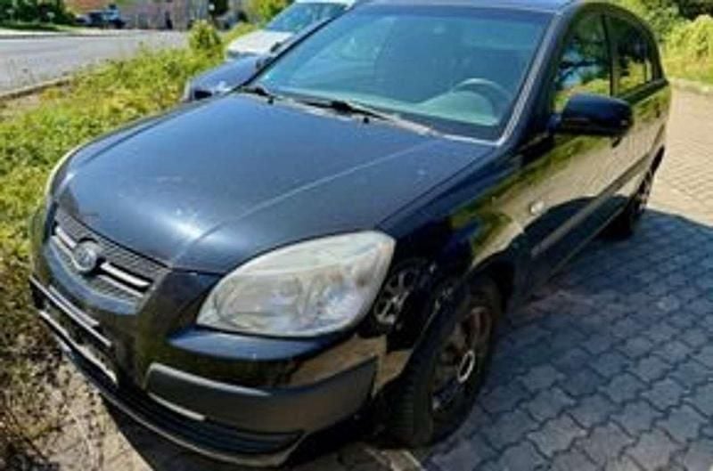 Schwarz Gebraucht 2008 Kia Rio Basis Limousine | 1.990 € (Teuer) - Bild 1/4