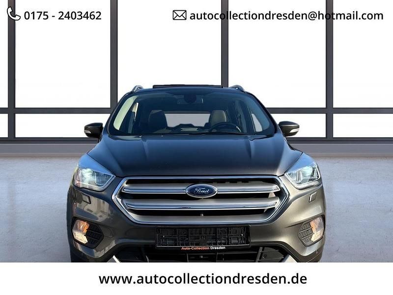 Gebraucht Ford Kuga Titanium 150 PS (110 kW) 2019 Grau SUV