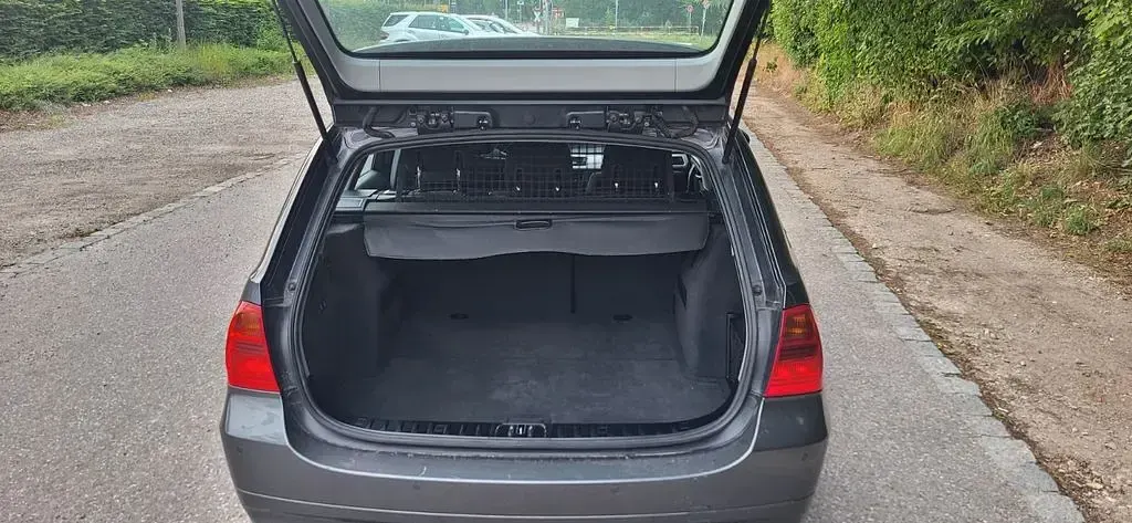 Gebraucht BMW 318 143 PS (105 kW) 2008 Grau Kombi