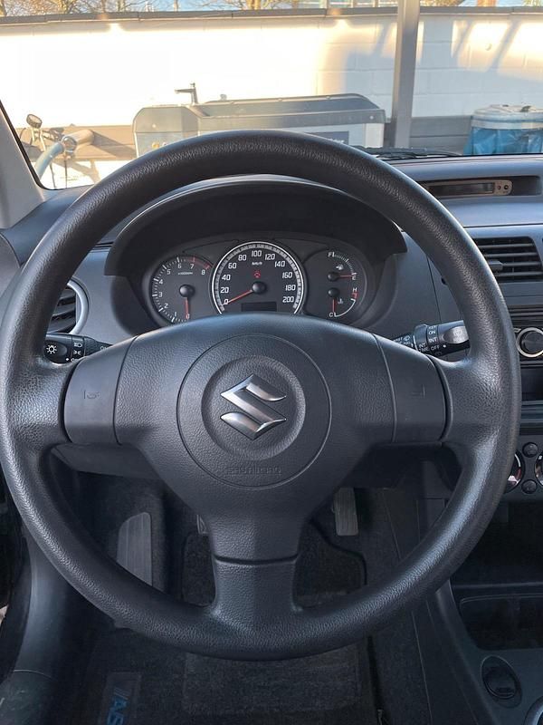 Gebraucht Suzuki Swift 92 PS (67 kW) 2009 Schwarz Kleinwagen