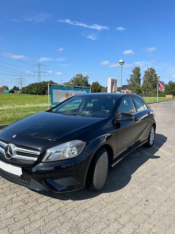 Schwarz Gebraucht 2014 Mercedes A180 Urban Limousine | 10.799 € (Fairer Preis) - Bild 1/4