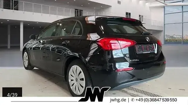 Gebraucht Mercedes A250 218 PS (160 kW) 2021 Schwarz Limousine