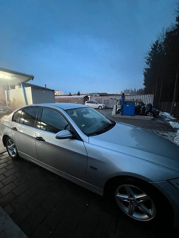 Gebraucht BMW 318 129 PS (94 kW) 2006 Silber Limousine