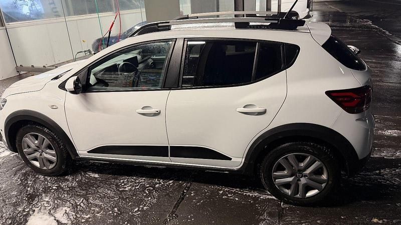 Gebraucht Dacia Sandero Comfort 101 PS (74 kW) 2021 Weiß Kleinwagen
