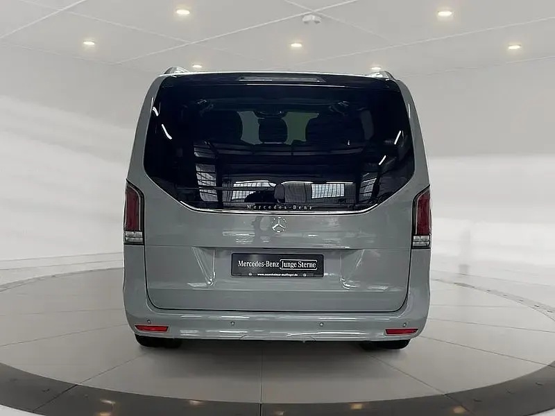 Gebraucht Mercedes V250 Style 190 PS (139 kW) 2025 Alpingrau Van / Kleinbus