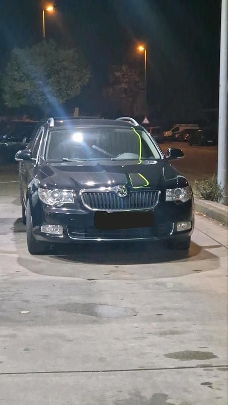 Gebraucht Skoda Superb Ambition 160 PS (117 kW) 2011 Schwarz Kombi