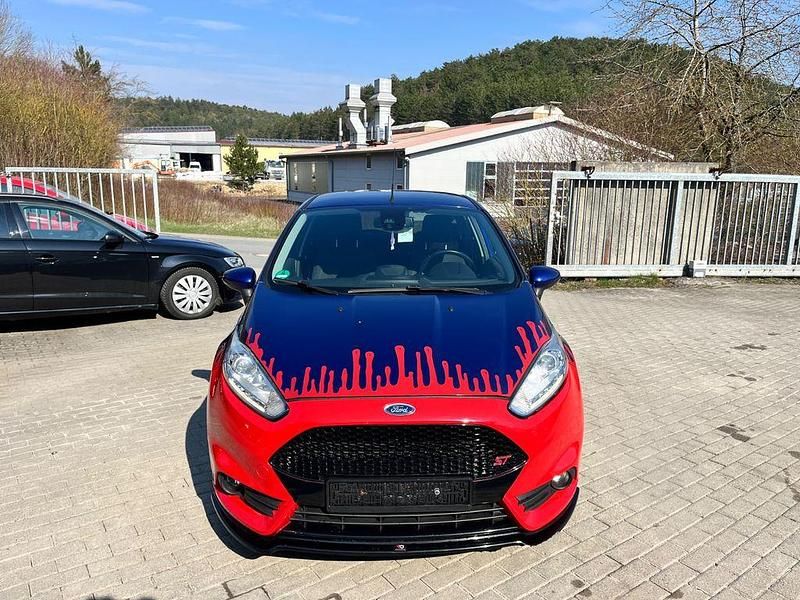 Gebraucht Ford Fiesta Titanium 125 PS (91 kW) 2014 Blau Kleinwagen