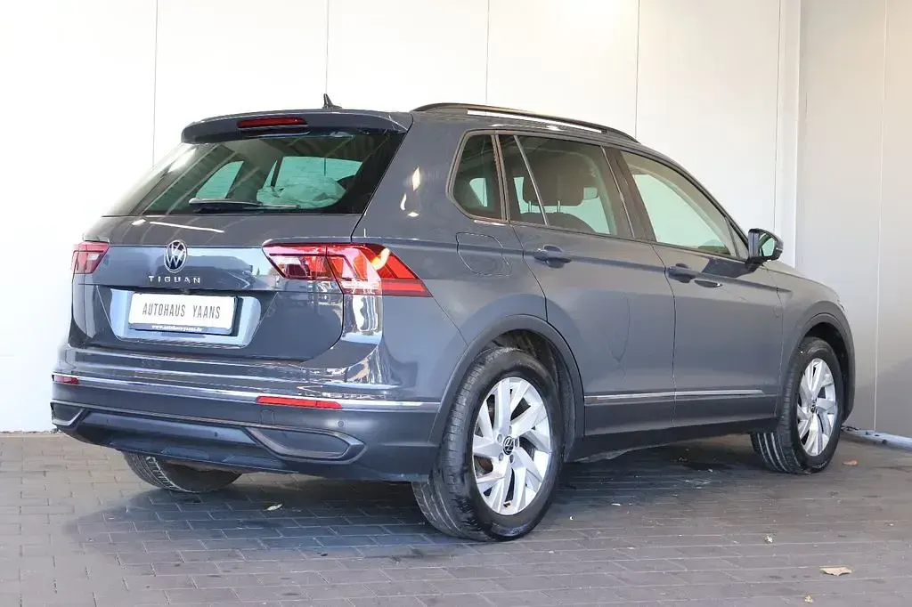 Gebraucht VW Tiguan Life 150 PS (110 kW) 2022 Grau SUV