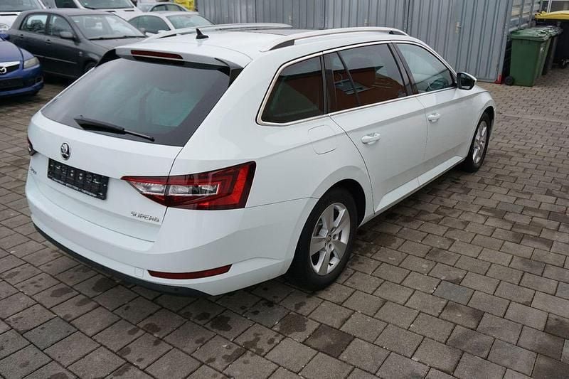 Gebraucht Skoda Superb Style 120 PS (88 kW) 2017 Weiß Kombi