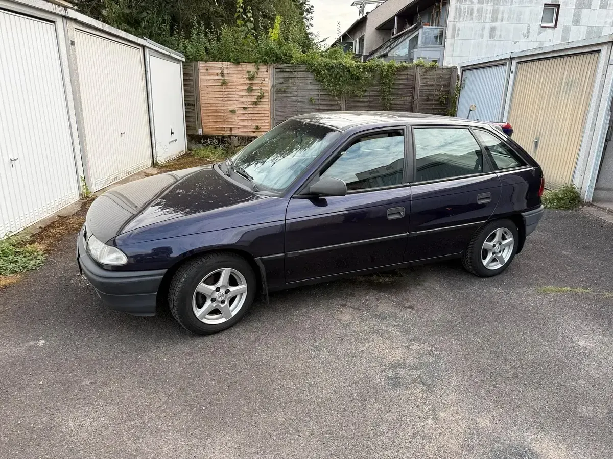 Gebraucht Opel Astra 71 PS (52 kW) 1995 Blau Limousine