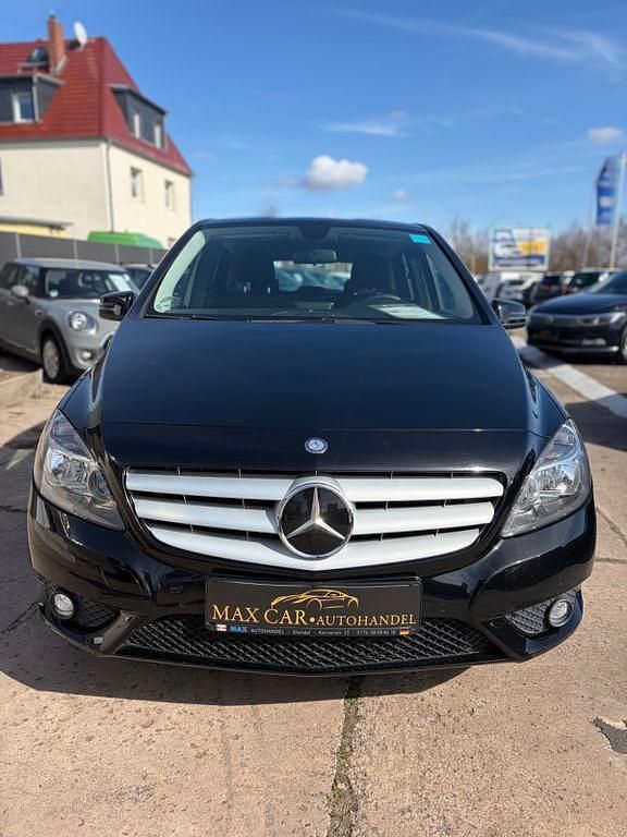 Gebraucht Mercedes B200 136 PS (100 kW) 2016 Schwarz Van / Kleinbus