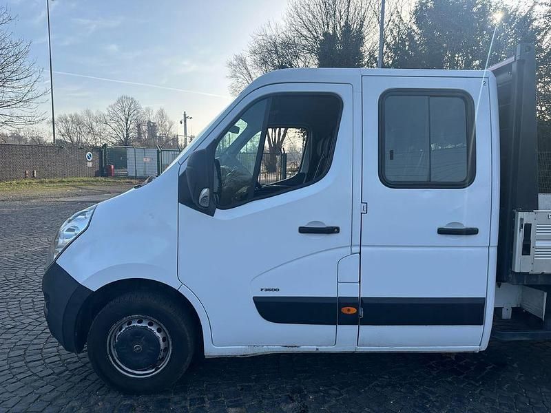 Gebraucht Opel Movano 131 PS (96 kW) 2018 Weiß Van / Kleinbus
