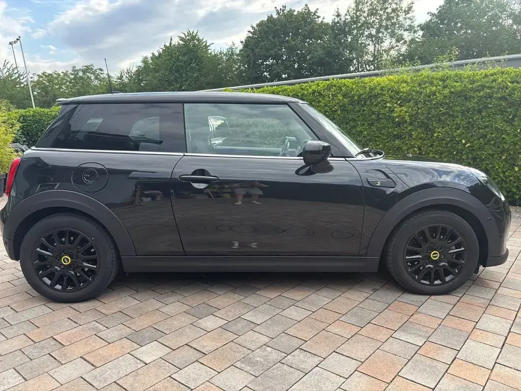 Gebraucht Mini Cooper SE 135 kW (184 PS) 2023 Schwarz Kleinwagen