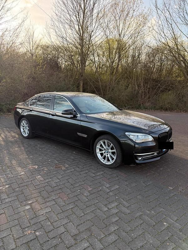 Gebraucht BMW 730 258 PS (189 kW) 2012 Schwarz Limousine