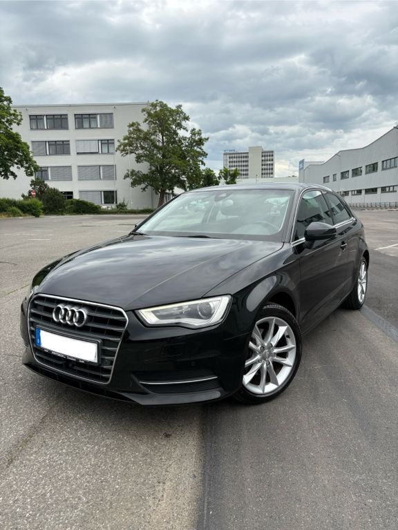 Schwarz Gebraucht 2015 Audi A3 Ambiente Limousine | 11.390 € (Superpreis) - Bild 1/4