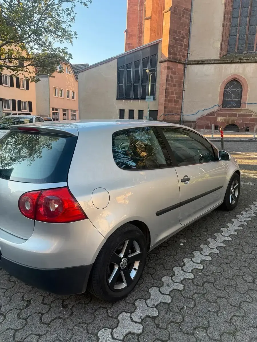 Second-hand VW Golf IV 150 CP (110 kW) 2005 Argintiu Hatchback