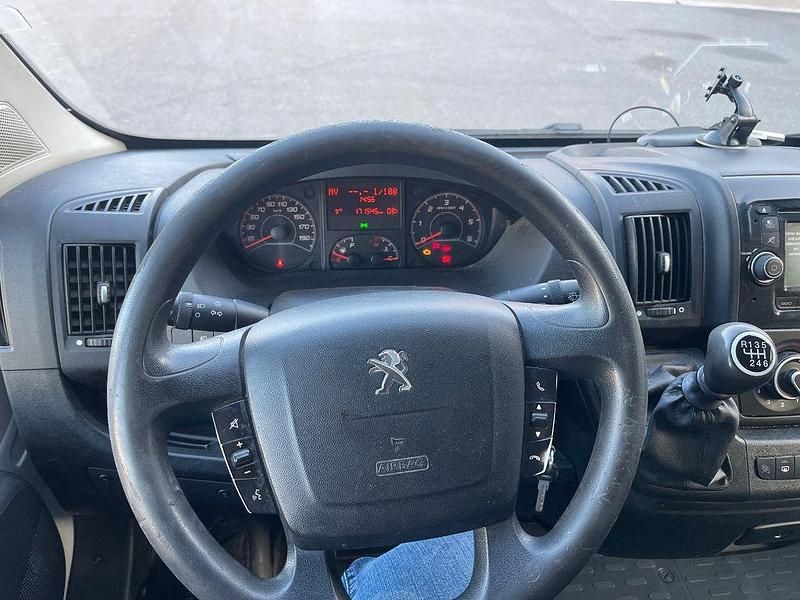 Gebraucht Peugeot Boxer 131 PS (96 kW) 2018 Weiß Van