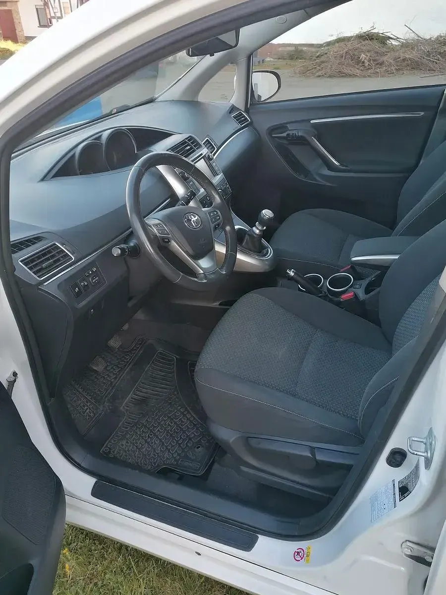 Gebraucht Toyota Verso Life 147 PS (108 kW) 2013 Weiß Van / Kleinbus