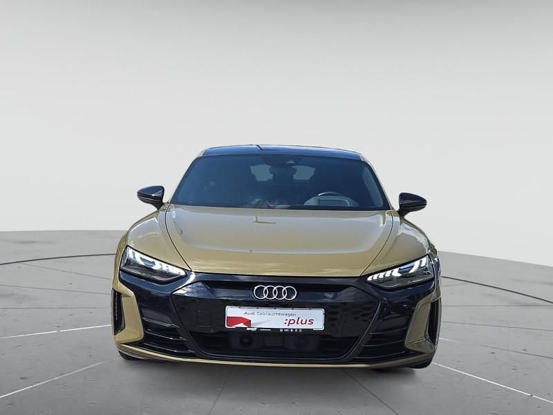 Taktikgrün metallic Gebraucht 2022 Audi e-tron GT quattro Ambiente Limousine | 42.280 € (Superpreis) - Bild 1/4