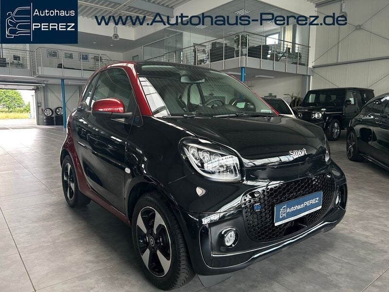 Schwarz Gebraucht 2024 Smart ForTwo Electric Drive Exclusive Limousine | 14.879 € (Superpreis) - Bild 1/4