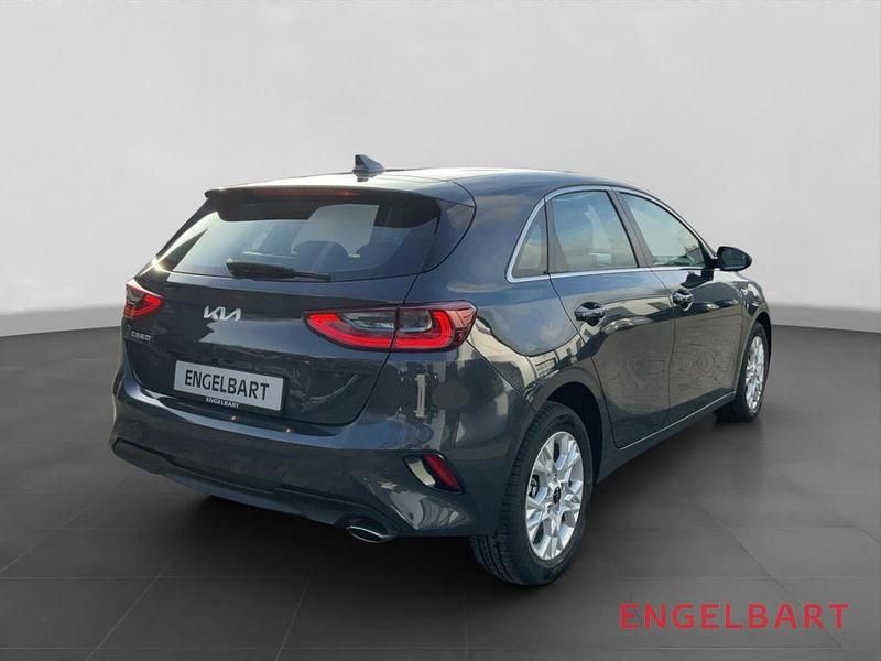 Neu Kia Ceed Comfort 140 PS (102 kW) 2025 Grau Kleinwagen