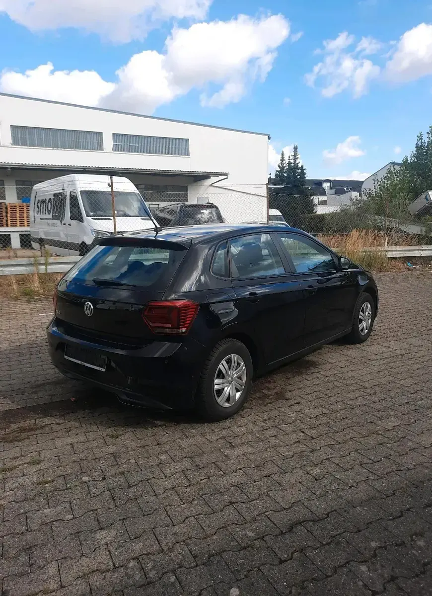 Gebraucht VW Polo 65 PS (47 kW) 2018 Schwarz Kleinwagen