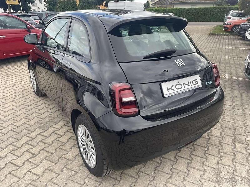 Gebraucht Fiat 500e 86 kW (118 PS) 2023 Schwarz Kleinwagen