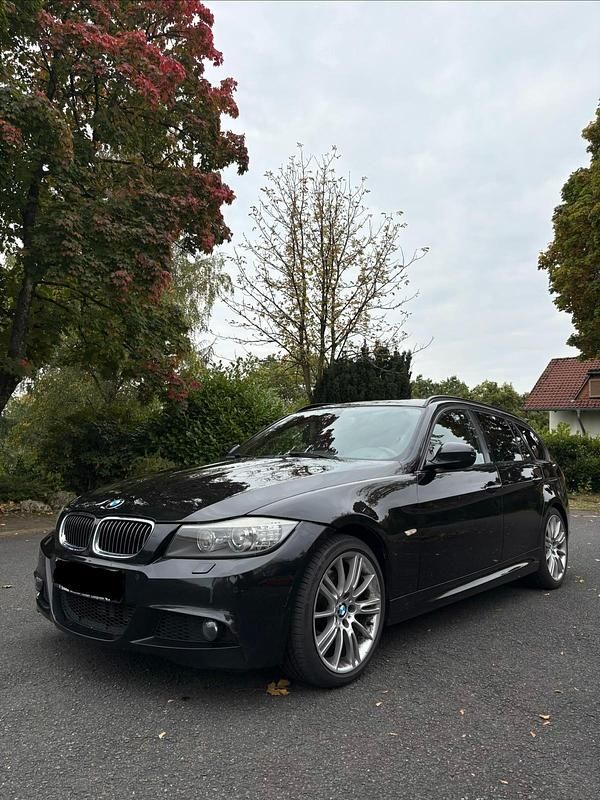 Schwarz Gebraucht 2011 BMW 330 M Sport Kombi | 7.200 € (Superpreis) - Bild 1/4