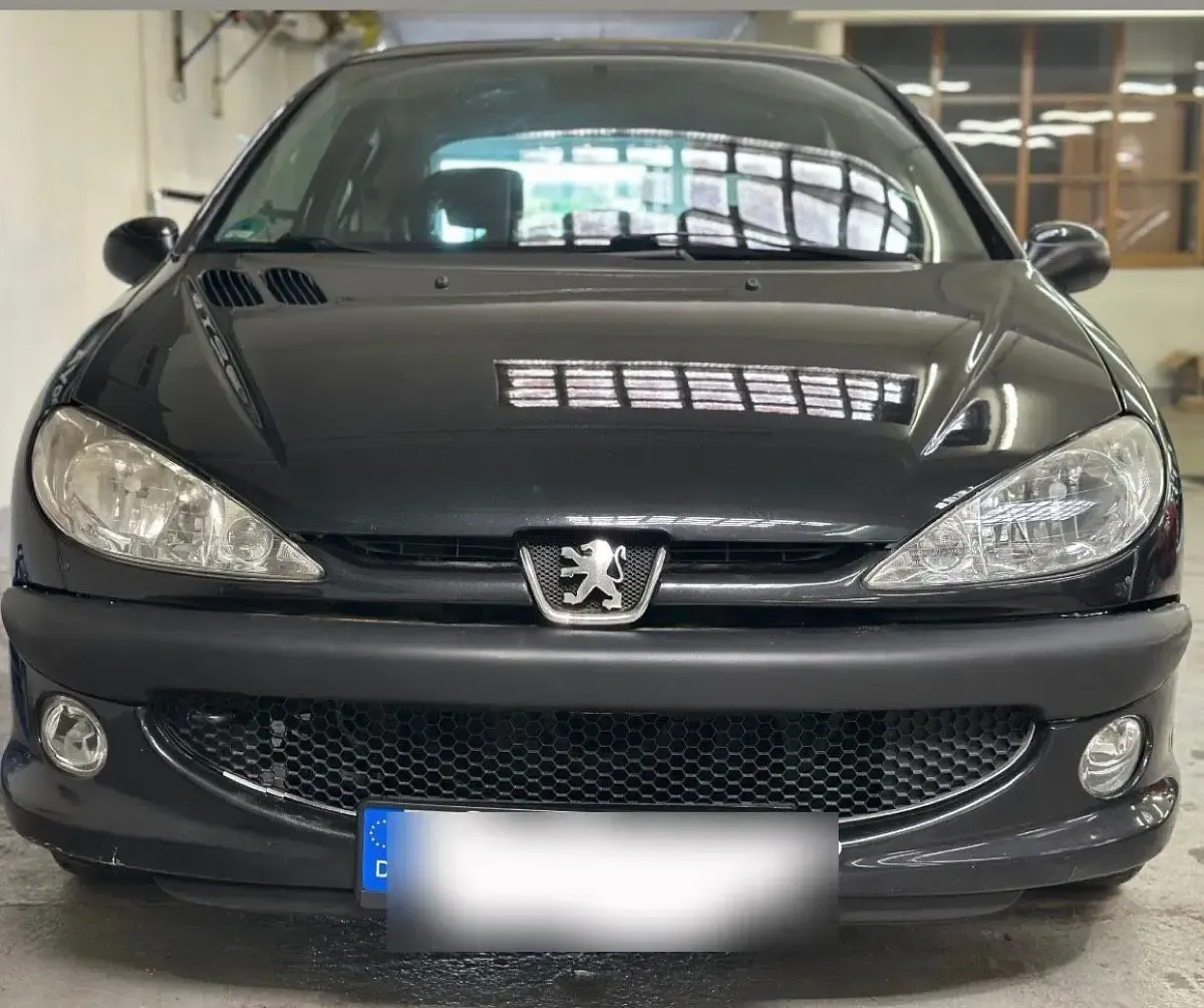Używany Peugeot 206 75 KM (55 kW) 2007 Czarny Sedan/Limuzyna