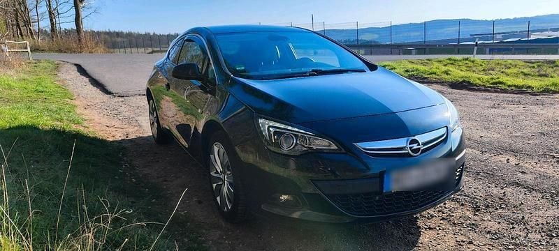 Schwarz Gebraucht 2012 Opel Astra GTC Innovation Coupé | 7.490 € (Fairer Preis) - Bild 1/4
