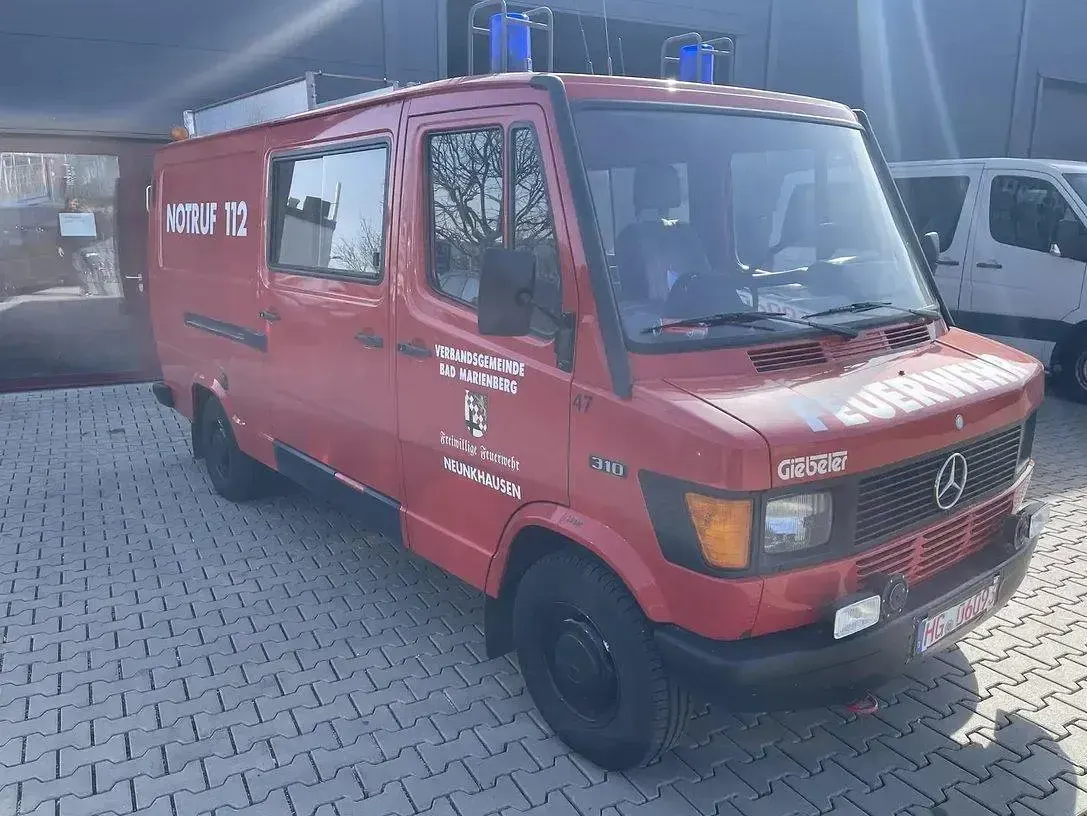 Gebraucht Mercedes T1 105 PS (77 kW) 1993 Rot Van