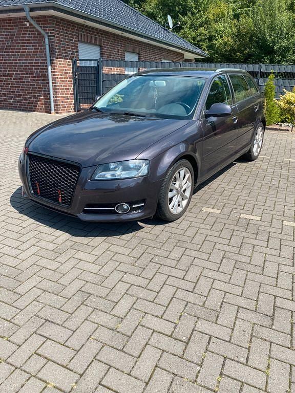 Violet Gebraucht 2011 Audi A3 Ambition Limousine | 4.990 € (Guter Preis) - Bild 1/4