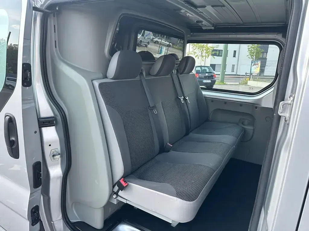 Gebraucht Opel Vivaro 90 PS (66 kW) 2014 Silber Van / Kleinbus