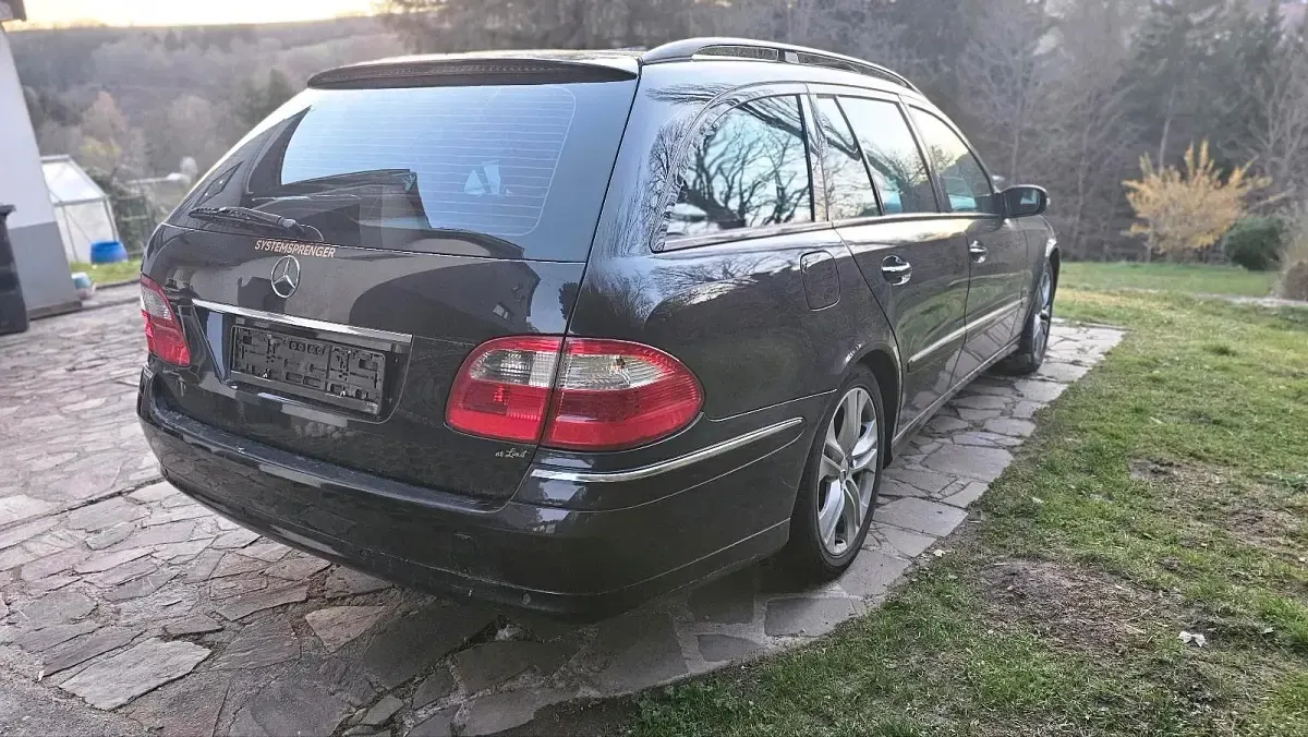 Gebraucht Mercedes E320 204 PS (150 kW) 2004 Schwarz Kombi