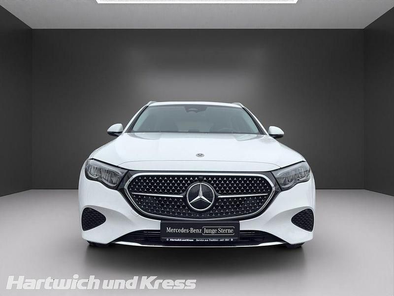 Gebraucht Mercedes E220 Advanced 197 PS (144 kW) 2023 Weiß Limousine