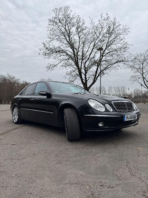 Gebraucht Mercedes E350 Avantgarde 272 PS (200 kW) 2005 Schwarz Limousine