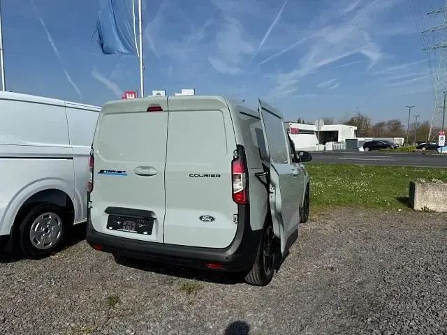 Neu Ford Transit Courier Limited 100 kW (136 PS) 2026 Grau Van
