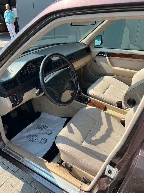 Gebraucht Mercedes E200 136 PS (100 kW) 1994 Grau Kombi