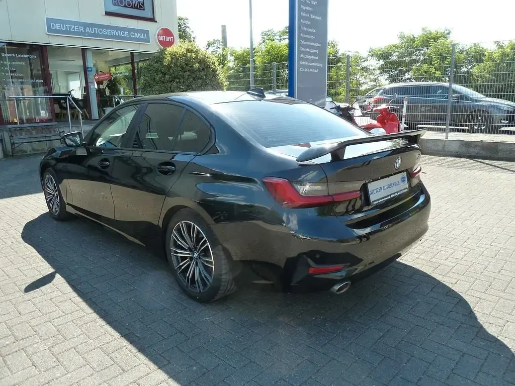 Gebraucht BMW 320 Advantage 184 PS (135 kW) 2020 Schwarz Limousine