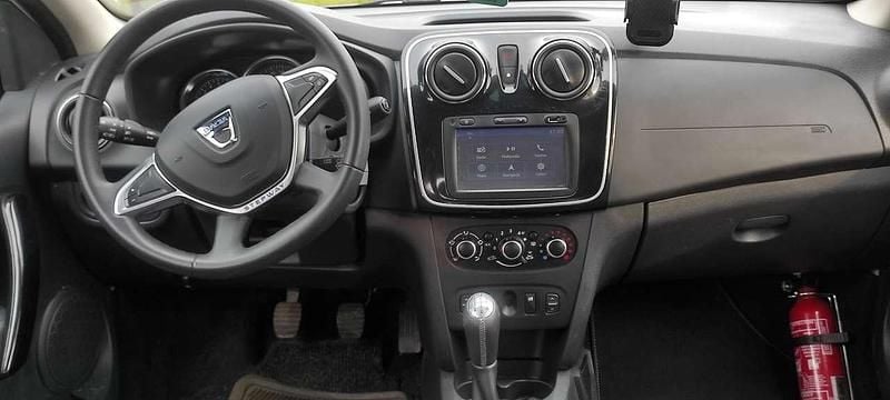 Gebraucht Dacia Sandero Stepway 90 PS (66 kW) 2018 Weiß Limousine