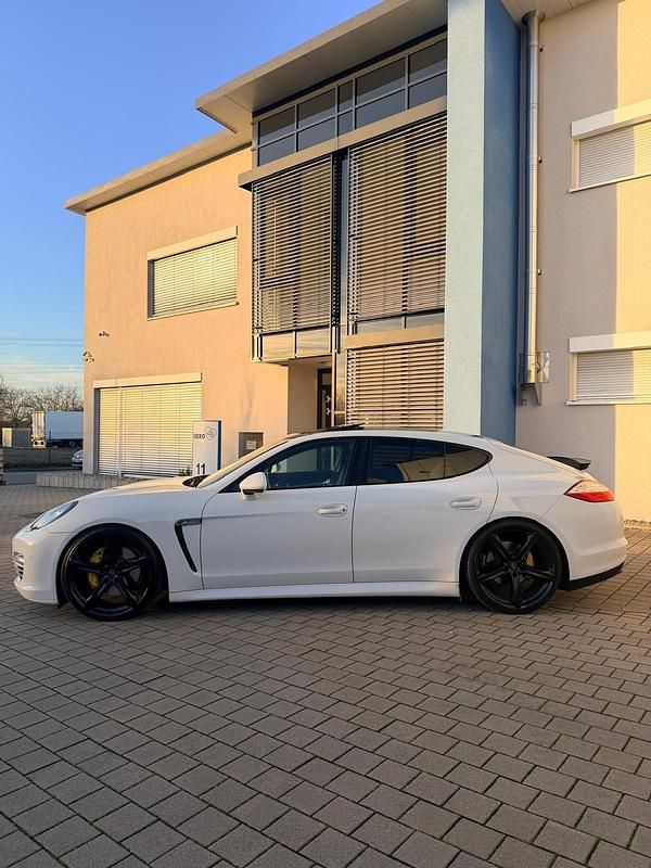 Gebraucht Porsche Panamera 250 PS (183 kW) 2011 Weiß Kleinwagen