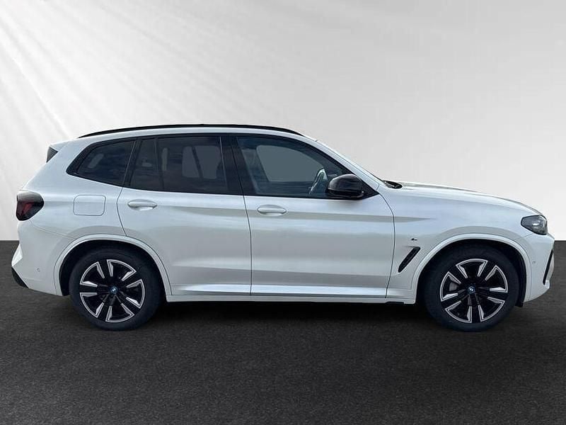Gebraucht BMW iX3 Performance 210 kW (286 PS) 2023 Mineralweiß SUV