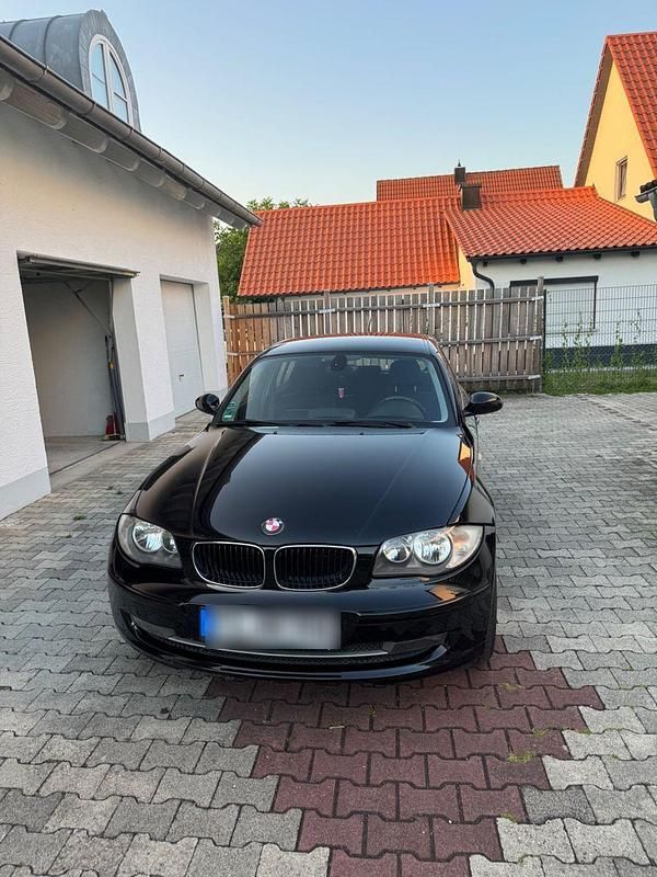 Schwarz Gebraucht 2009 BMW 120 Lifestyle Kleinwagen | 3.500 € (Guter Preis) - Bild 1/4