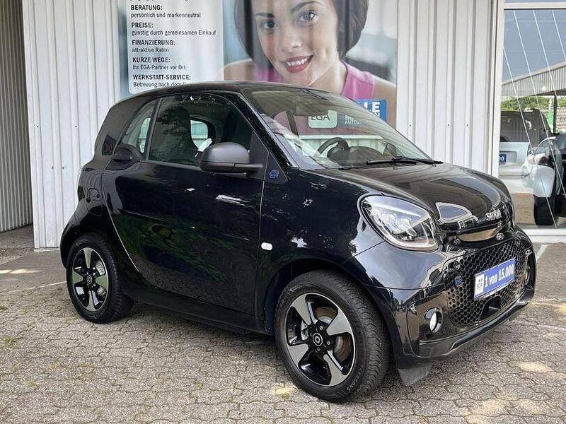 Schwarz Gebraucht 2023 Smart ForTwo Electric Drive Exclusive Limousine | 15.488 € (Fairer Preis) - Bild 1/4