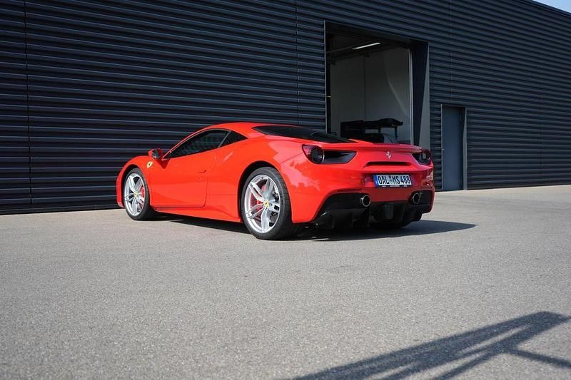 Second-hand Ferrari 488 669 CP (492 kW) 2017 Roșu Coupe