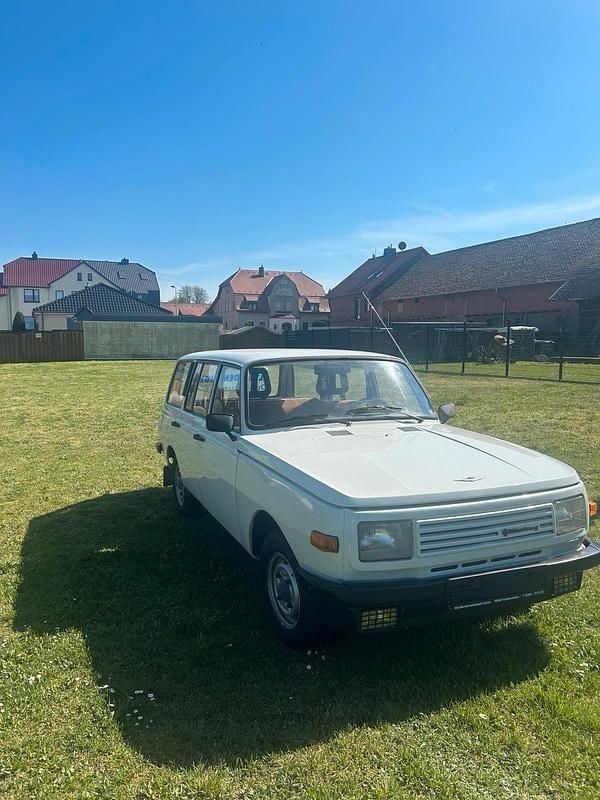 Weiß Gebraucht 1985 Wartburg 353 Kombi | 6.920 € - Bild 1/4