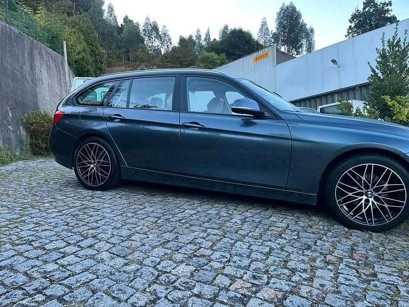 Gebraucht BMW 318 143 PS (105 kW) 2013 Grau Kombi